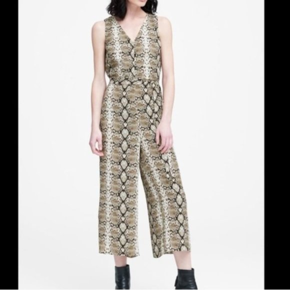 Banana republic v neck cropped snakeskin jumpsuit sleeveless - Picture 1 of 12